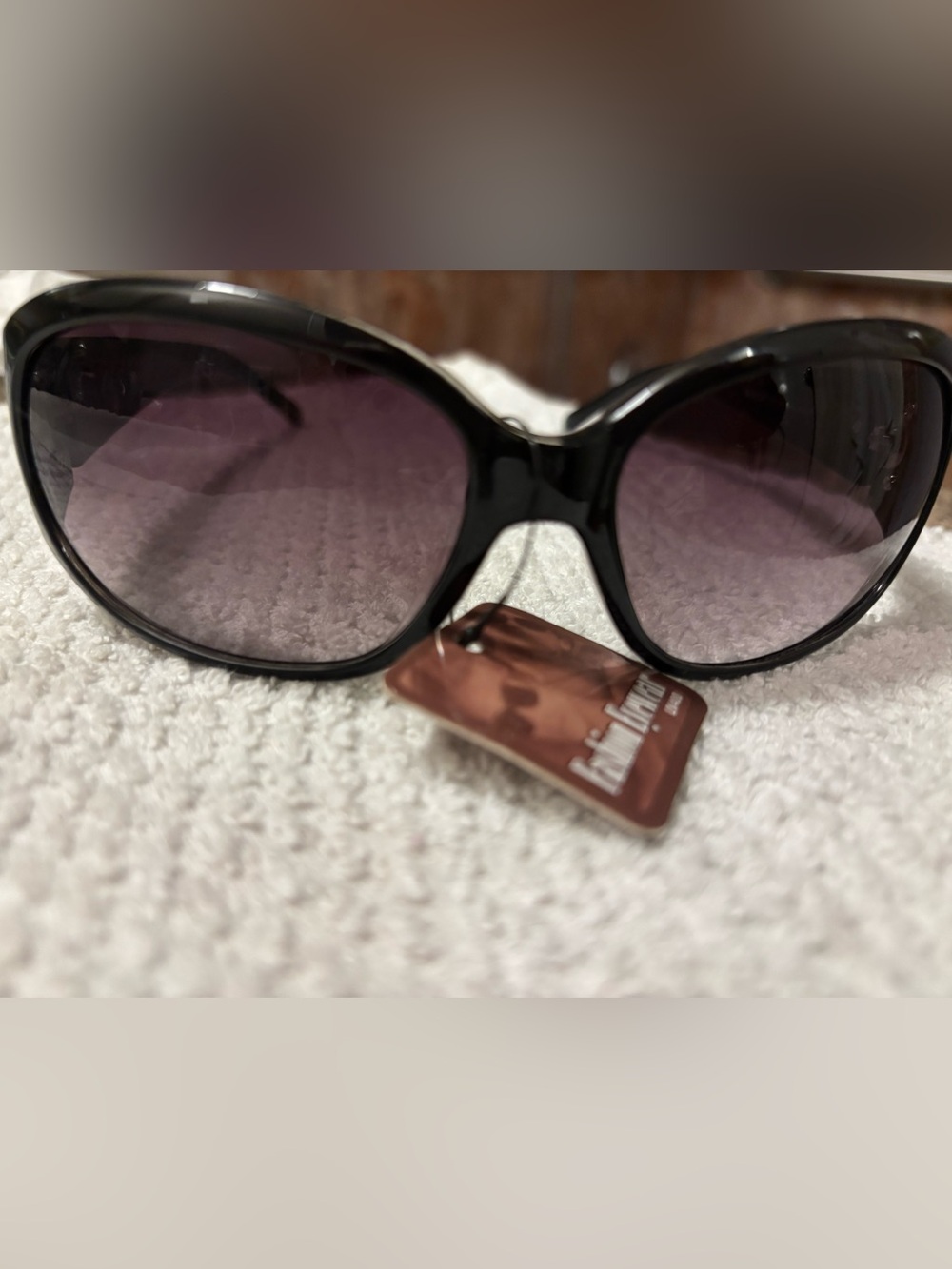 unbranded "Fashion Eyewear" sunglasses,
Classic Black Women's Sunglasses